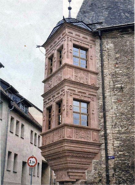 Im Bild: Der Geschichtsverein engagierte sich für den Neuaufbau des Erkers. Im Bild: Der Geschichtsverein engagierte sich für den Neuaufbau des Erkers.